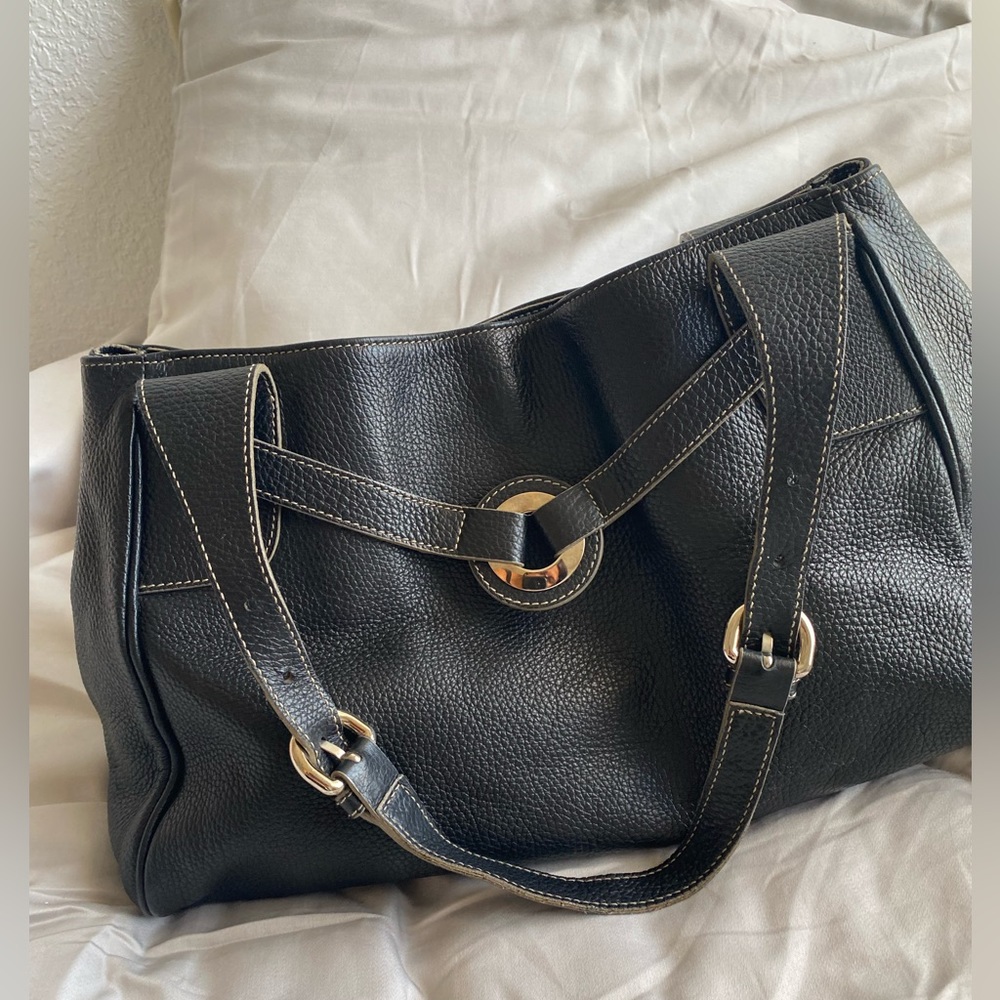 ✨authentic black pebbled Furla shoulder bag made in Italy✨